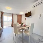 Lejlighed Design And Comfort In
