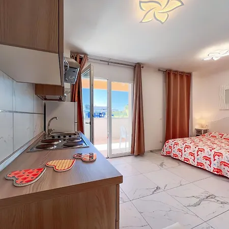 Апартаменты Design And Comfort In